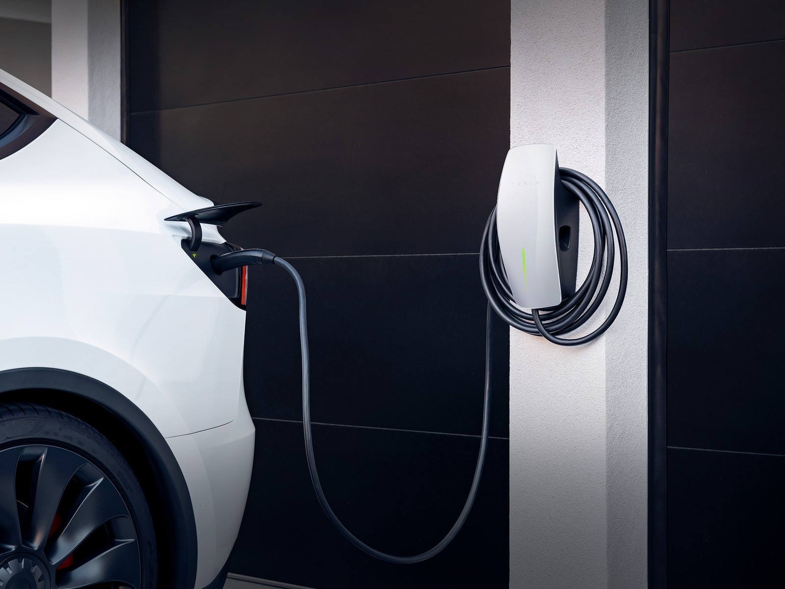 Tesla Wall Connector Gen 3 su posto auto privato